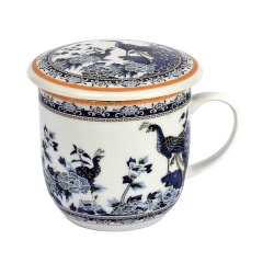 Kubek z porcelany z sitkiem i pokrywką Paw niebieski